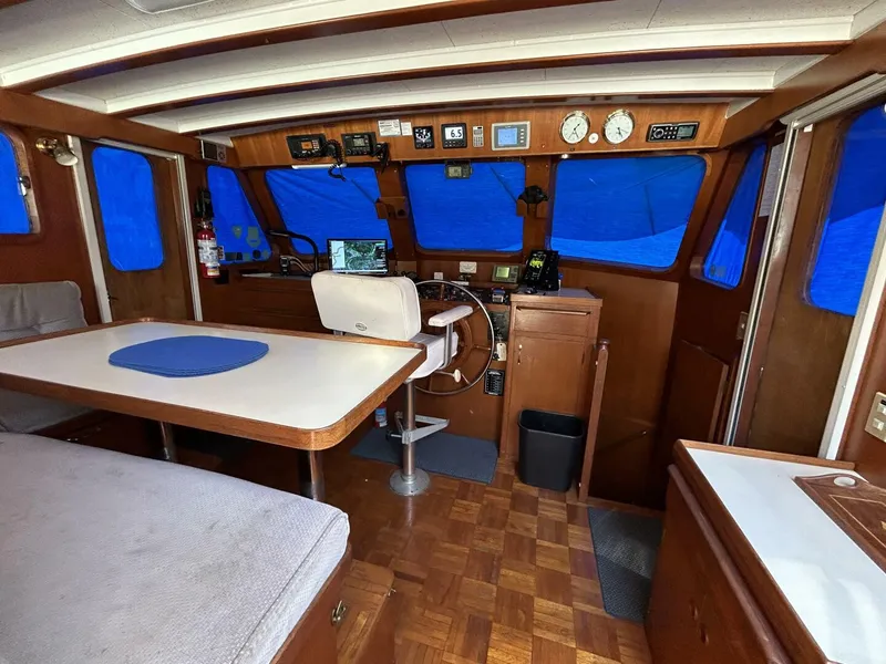 Slide: The Image of 49' DeFever pilothouse forward - 4653098