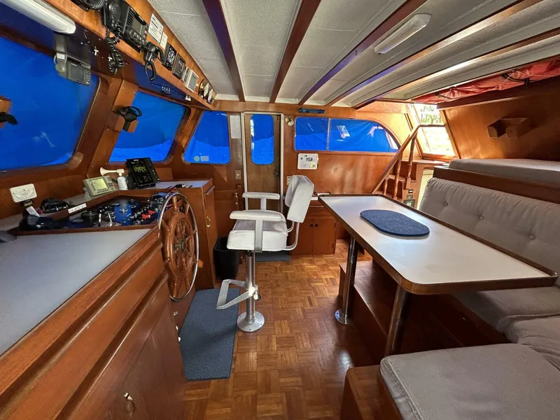 Slide: The Image of 49' DeFever pilothouse starboard - 4653120