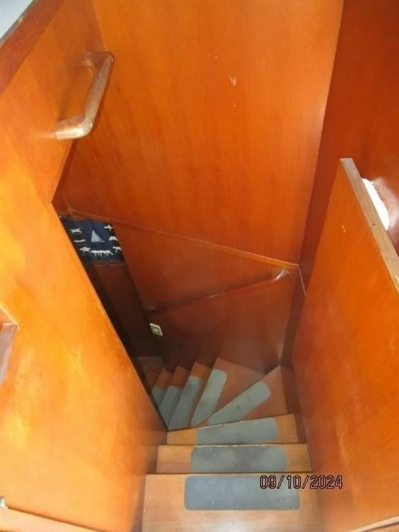 Slide: The Image of 49' DeFever staterooms companionway - 4653087