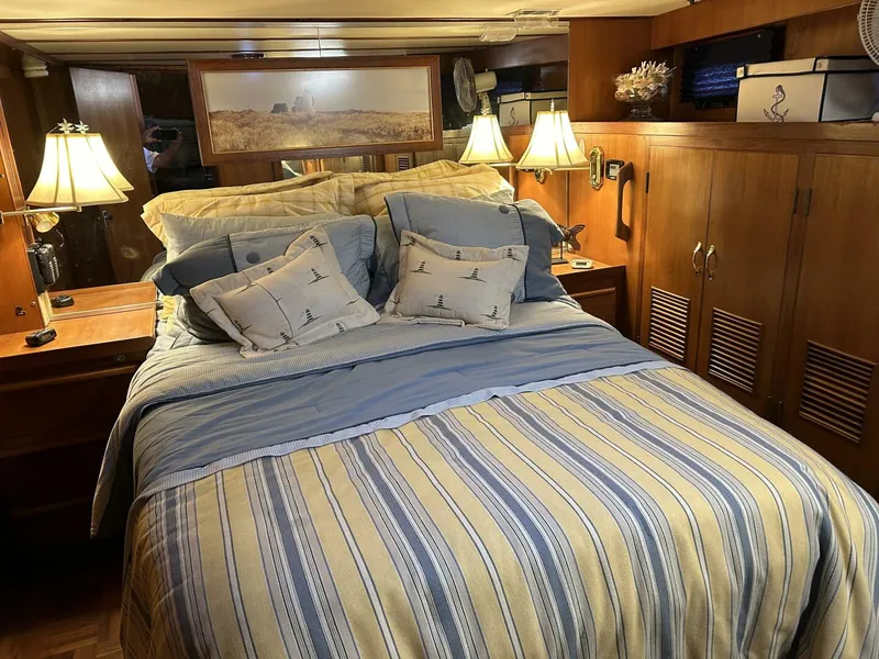Slide: The Image of 49' DeFever master stateroom - 4653246