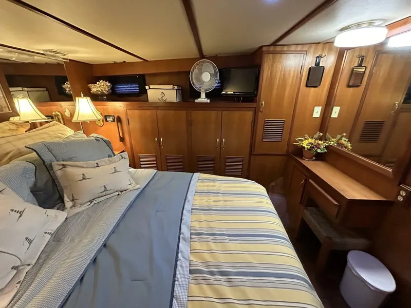 Slide: The Image of 49' DeFever master stateroom port - 4653248