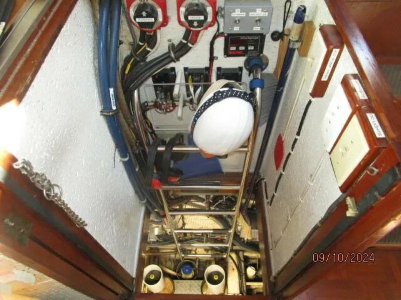 Slide: The Image of 49' DeFever engine room access - 4653067