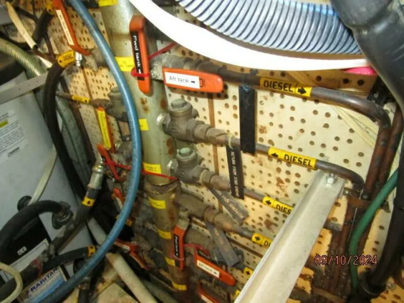 Slide: The Image of 49' DeFever fuel manifold - 4653082