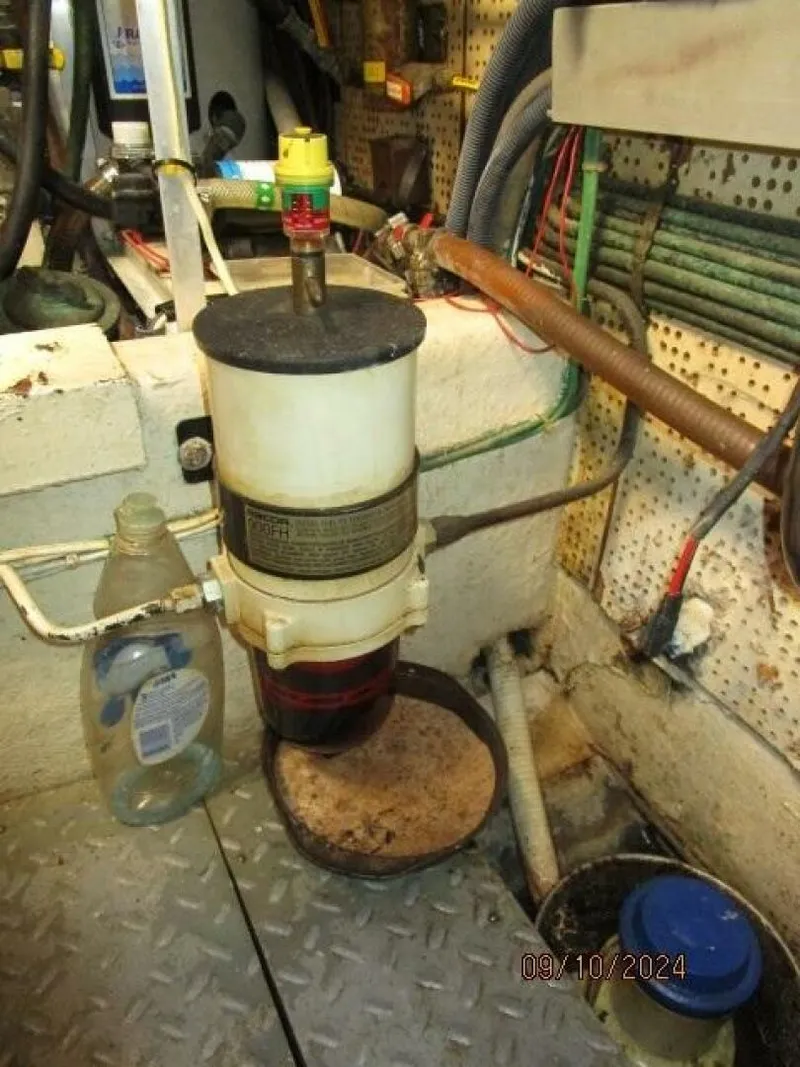 Slide: The Image of 49' DeFever port Racor fuel filter - 4653133