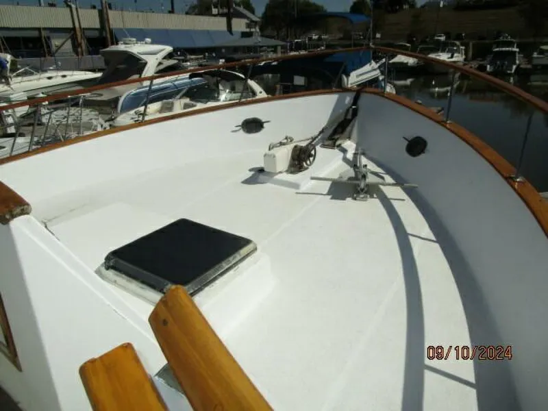 Slide: The Image of 49' DeFever foredeck1 - 4653080