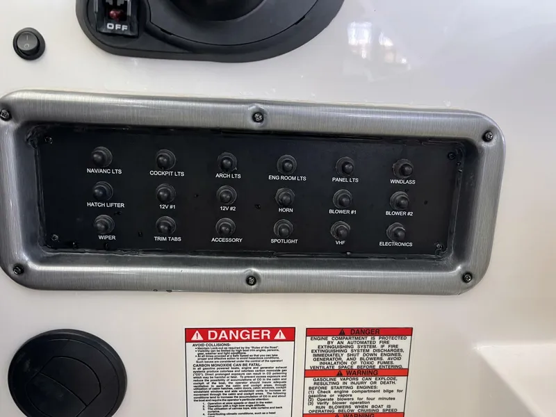 Slide: The Image of 25 AC 12 Volts Reset Fuse Panle - 4660434