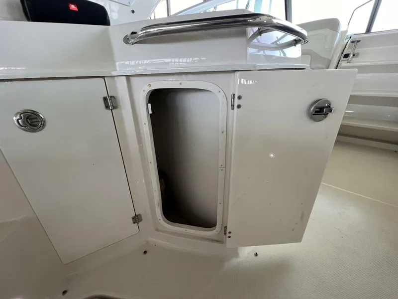 Slide: The Image of 32 Battery Controller Storage - 4660444