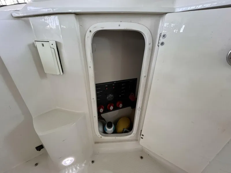 Slide: The Image of 33 Battery Controller Area - 4660445