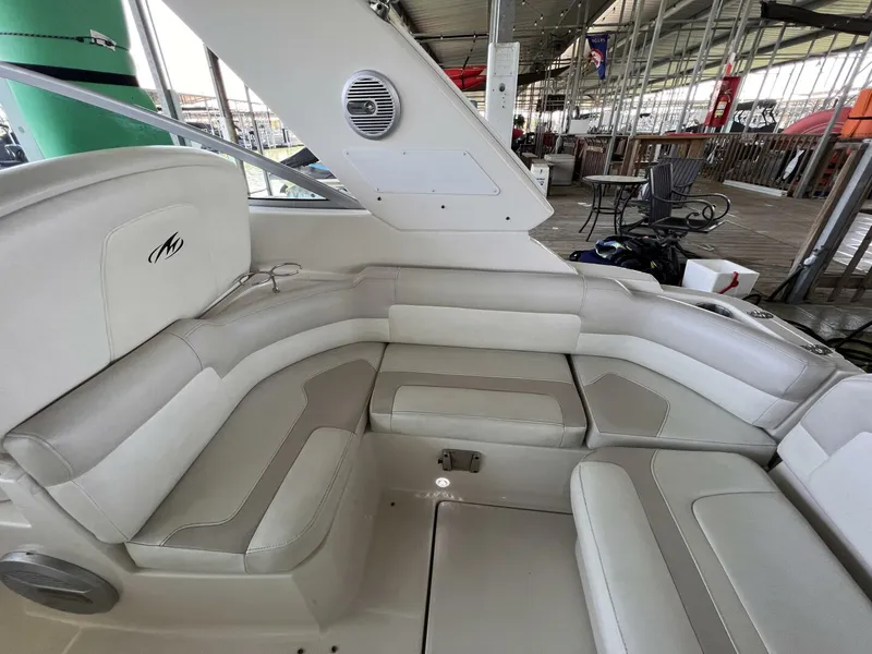 Slide: The Image of 35 Seating Area Stern - 4660447