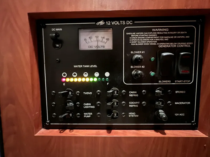 Slide: The Image of 50.3 DC 12 Volts Panel - 4660468