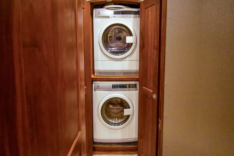 Slide: The Image of 1991 Monterey 65 Convertible Emma Ruth - 4777582