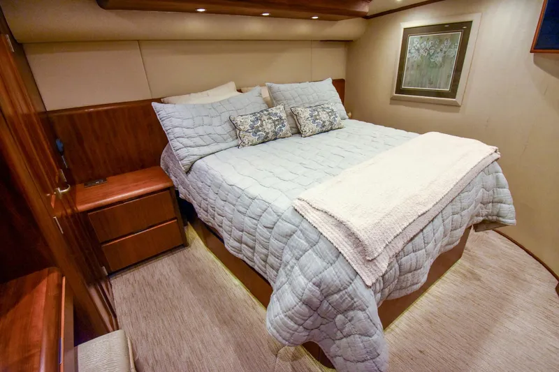 Slide: The Image of 1991 Monterey 65 Convertible Emma Ruth - 4777584