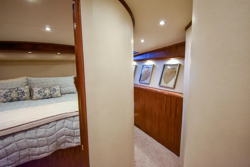 Slide: The Image of 1991 Monterey 65 Convertible Emma Ruth - 4777591