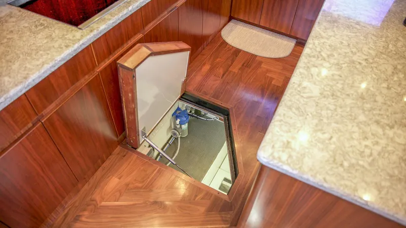 Slide: The Image of 1991 Monterey 65 Convertible Emma Ruth - 4777592