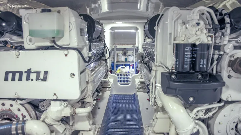 Slide: The Image of 1991 Monterey 65 Convertible Emma Ruth - 4777598