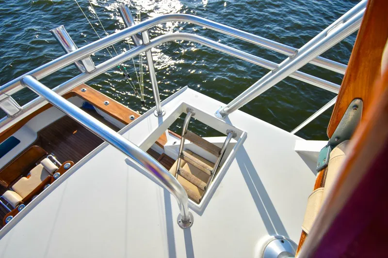 Slide: The Image of 1991 Monterey 65 Convertible Emma Ruth - 4777605