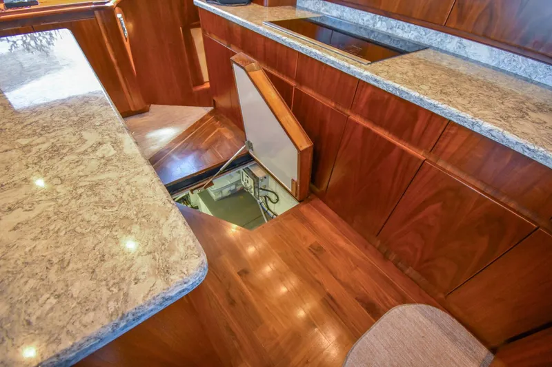 Slide: The Image of 1991 Monterey 65 Convertible Emma Ruth - 4777573