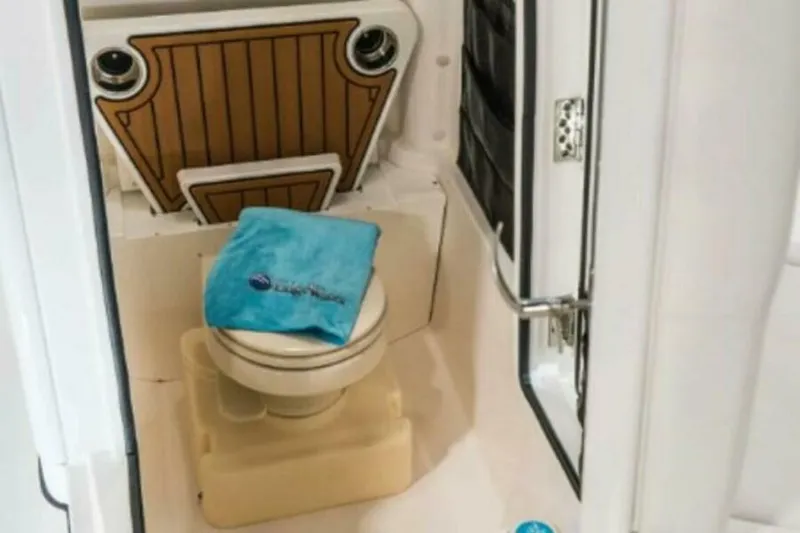 Slide: The Image of Edgewater 230CC 2025 - 4655001