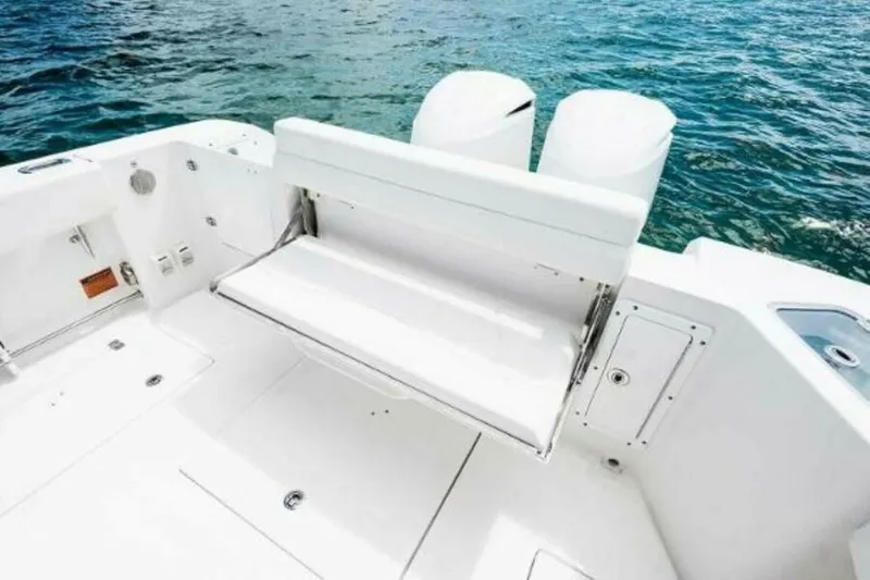 Slide: The Image of Edgewater 285CC 2025 - 4655589