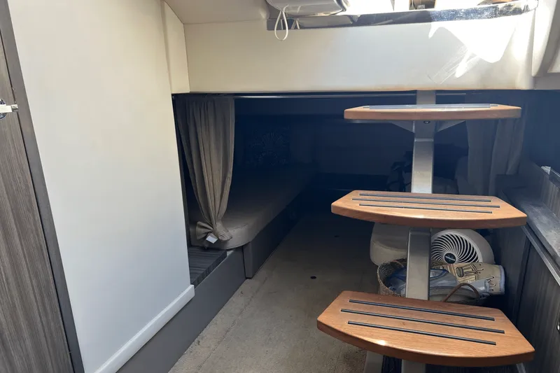 Slide: The Image of Sea Ray 320 SUNDANCER 2020 - 24