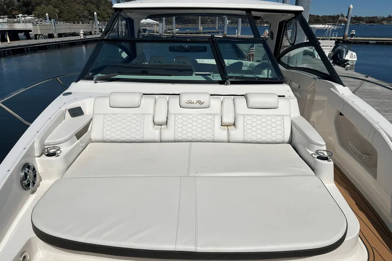 Slide: The Image of Sea Ray 320 SUNDANCER 2020 - 29