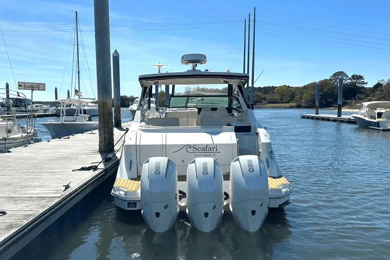 Slide: The Image of Sea Ray 320 SUNDANCER 2020 - 3