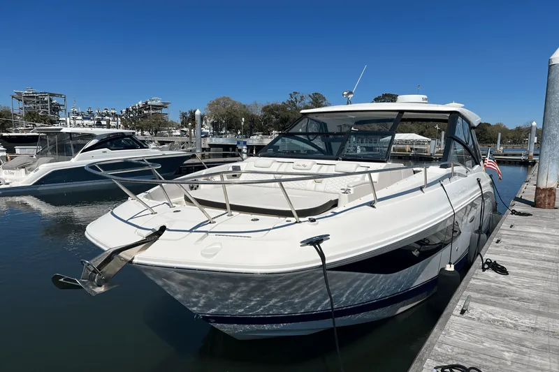 Slide: The Image of Sea Ray 320 SUNDANCER 2020 - 5