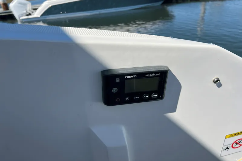 Slide: The Image of Sea Ray 320 SUNDANCER 2020 - 8