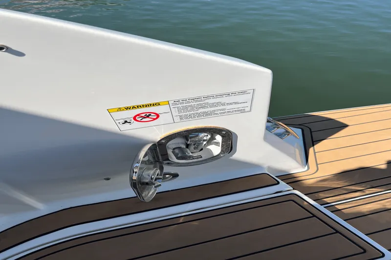 Slide: The Image of Sea Ray 320 SUNDANCER 2020 - 9