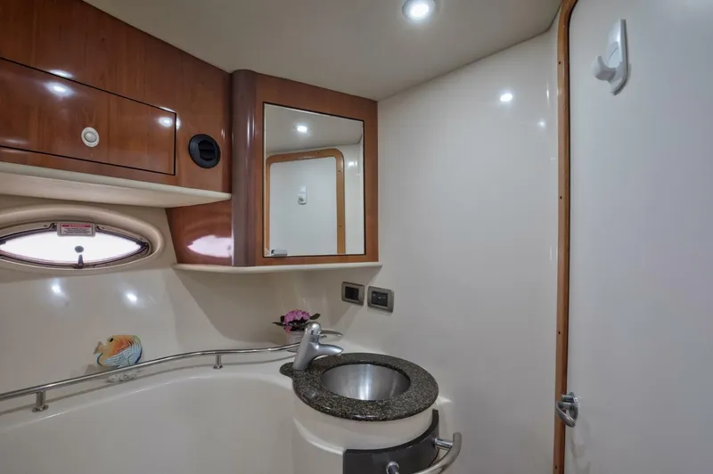 Slide: The Image of Sea Ray 390 Sundancer 2005 - 4693155