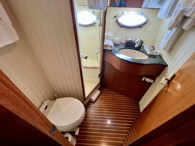 Slide: The Image of Ocean Alexander Atlus 48 2004 - 4658525