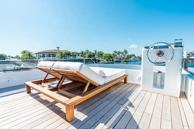 Slide: The Image of Reina 44DR 2023 - 4659043