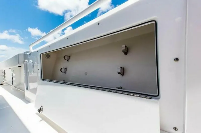 Slide: The Image of Edgewater 325CC 2025 - 4673382