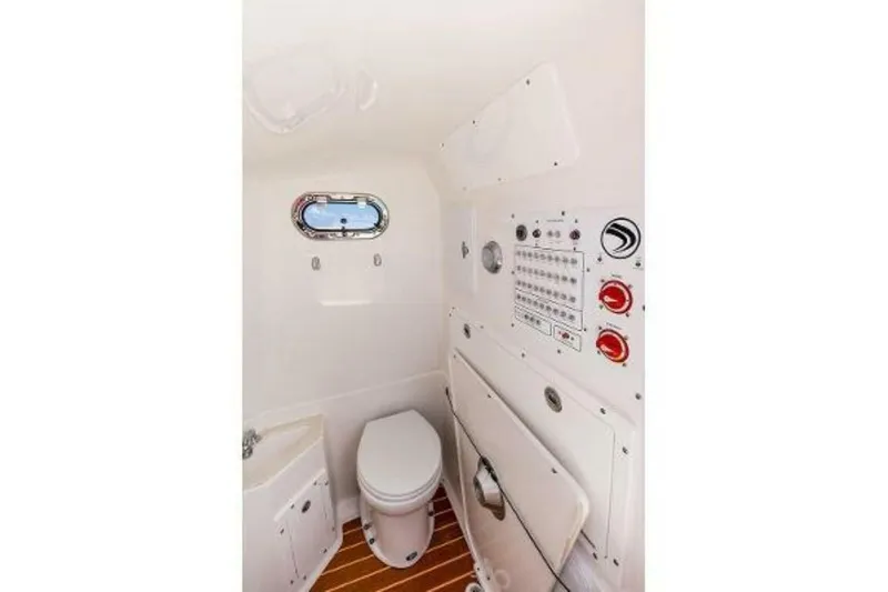 Slide: The Image of Edgewater 325CC 2025 - 4673376