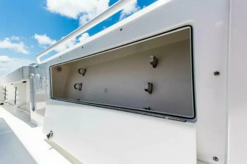 Slide: The Image of Edgewater 325CC 2025 - 4673404