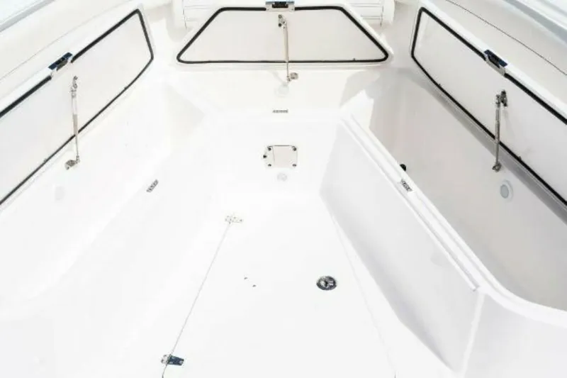 Slide: The Image of Edgewater 340CC 2025 - 4673437