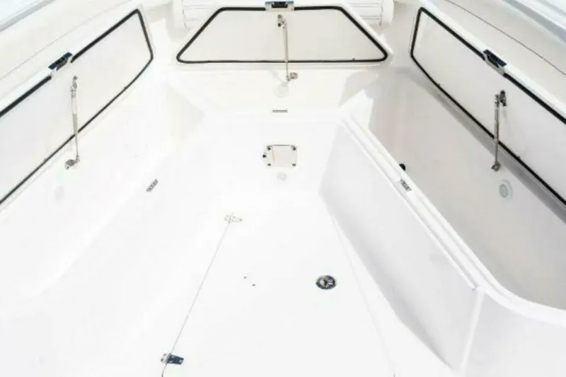 Slide: The Image of Edgewater 340CC 2025 - 4673468