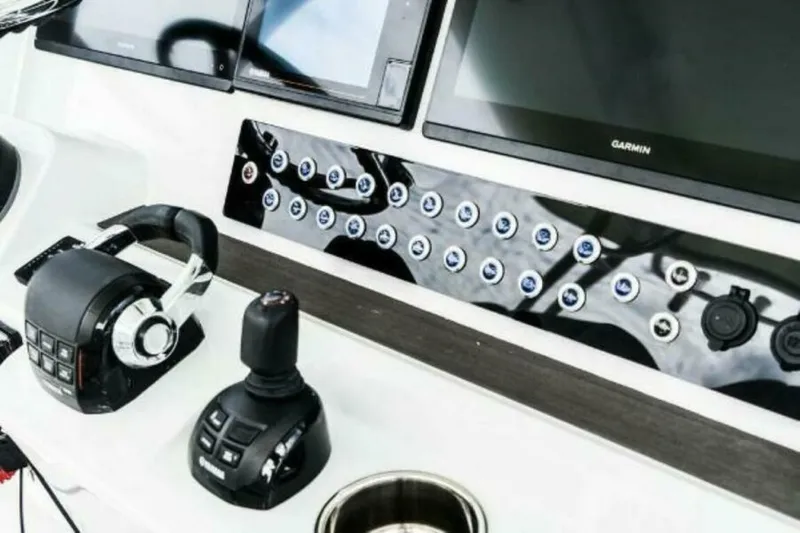 Slide: The Image of Edgewater 340CC 2025 - 4673472