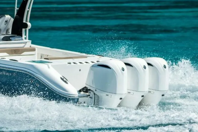 Slide: The Image of Edgewater 370CC 2025 - 4673676