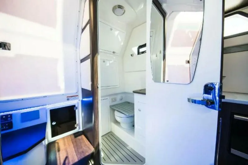 Slide: The Image of Edgewater 370CC 2025 - 4673672