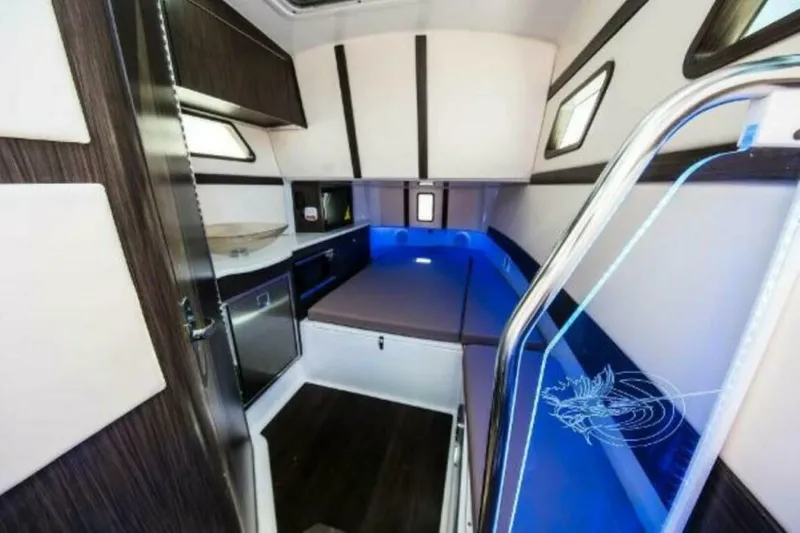 Slide: The Image of Edgewater 370CC 2025 - 4673697