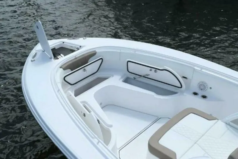 Slide: The Image of Edgewater 370CC 2025 - 4673705