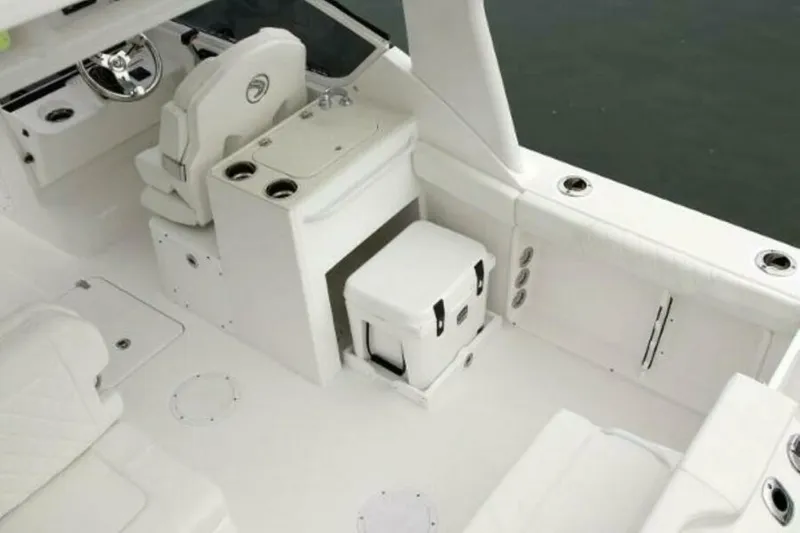 Slide: The Image of Edgewater 230CX 2025 - 4673787