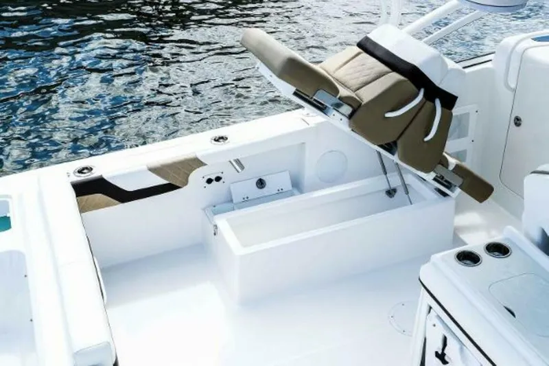 Slide: The Image of Edgewater 248CX 2025 - 4674391