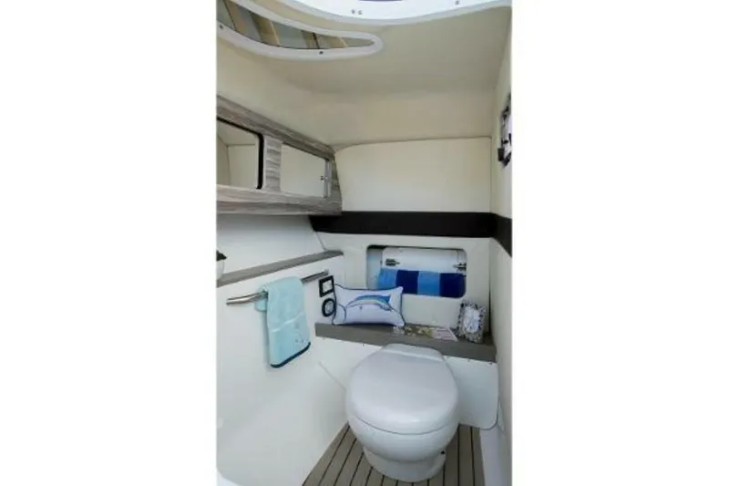 Slide: The Image of Edgewater 248CX 2025 - 4674375