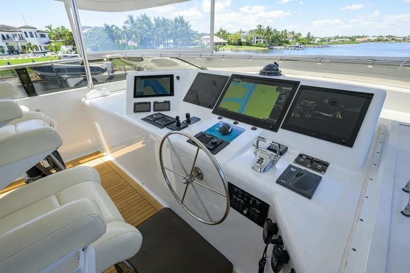 Slide: The Image of Hatteras 100 MAGIC - Flybridge Helm 2005 Hatteras 100 Motoryacht MAGIC - 7666993