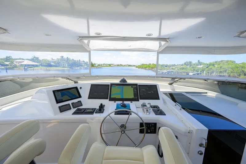 Slide: The Image of Hatteras 100 MAGIC - Flybridge Helm 2005 Hatteras 100 Motoryacht MAGIC - 7511860