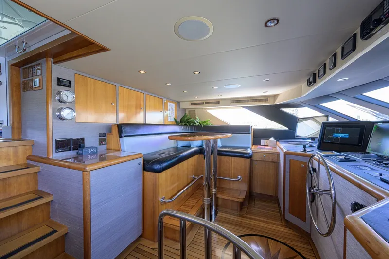 Slide: The Image of Hatteras 100 MAGIC - Pilothouse 2005 Hatteras 100 Motoryacht MAGIC - 7511883