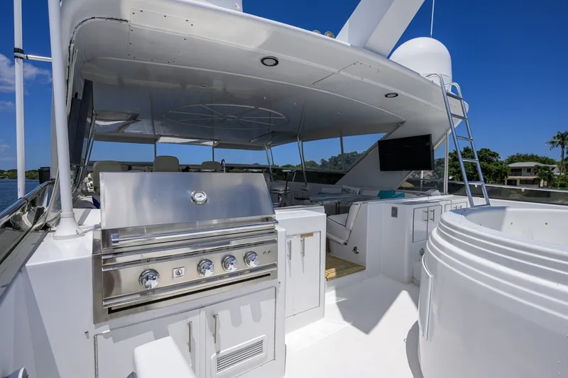 Slide: The Image of Hatteras 100 MAGIC - Flybridge 2005 Hatteras 100 Motoryacht MAGIC - 7511869