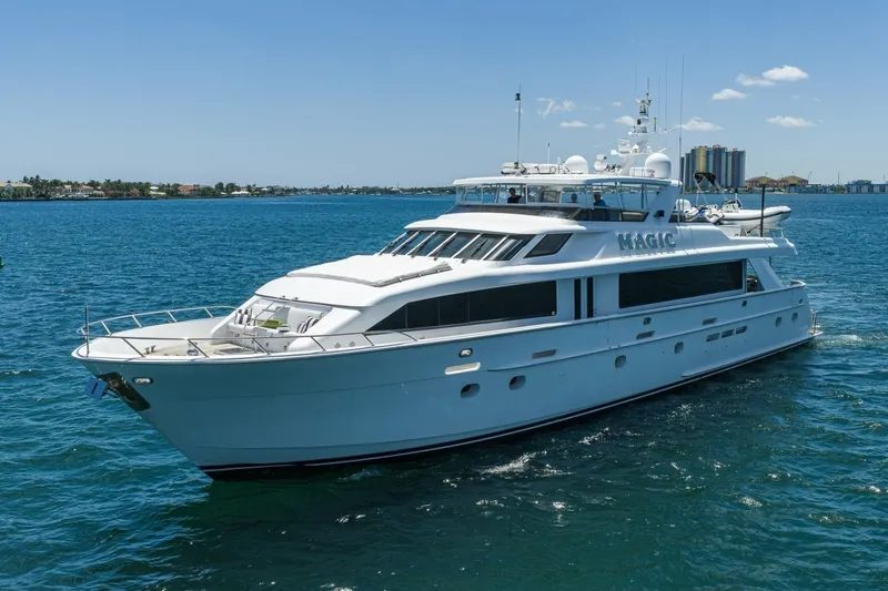 Slide: The Image of Hatteras 100 MAGIC - Port Bow Aerial profile 2005 Hatteras 100 Motoryacht MAGIC - 7667017